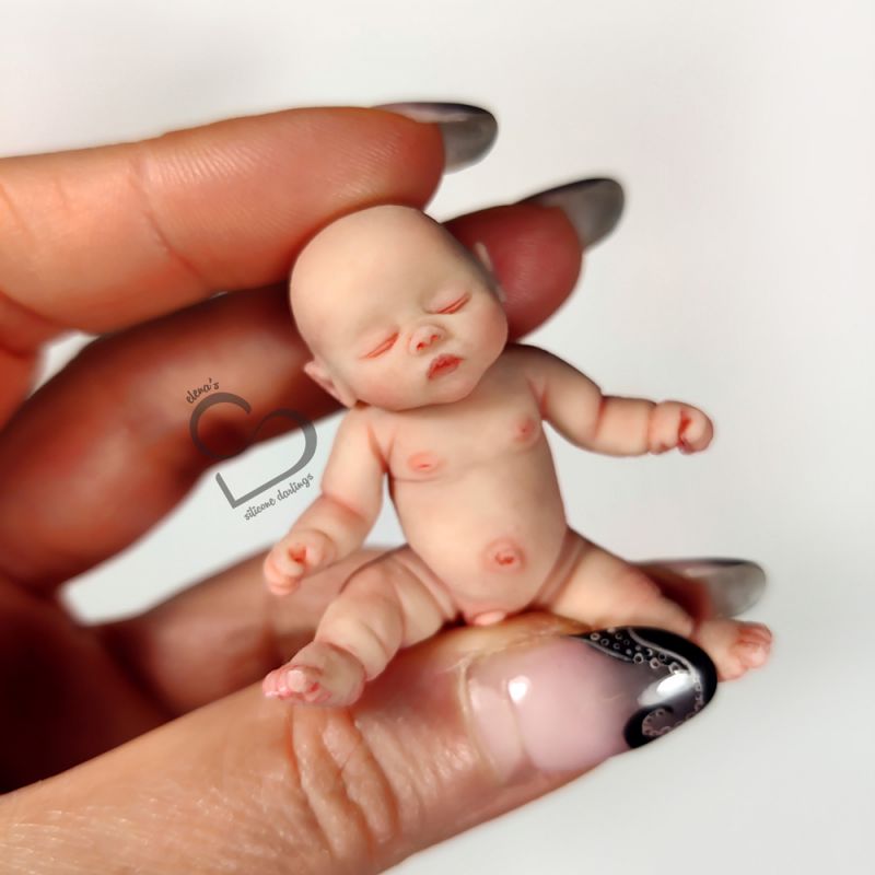 Solid silicone miniature sleeping baby Neo 5 cm (2)